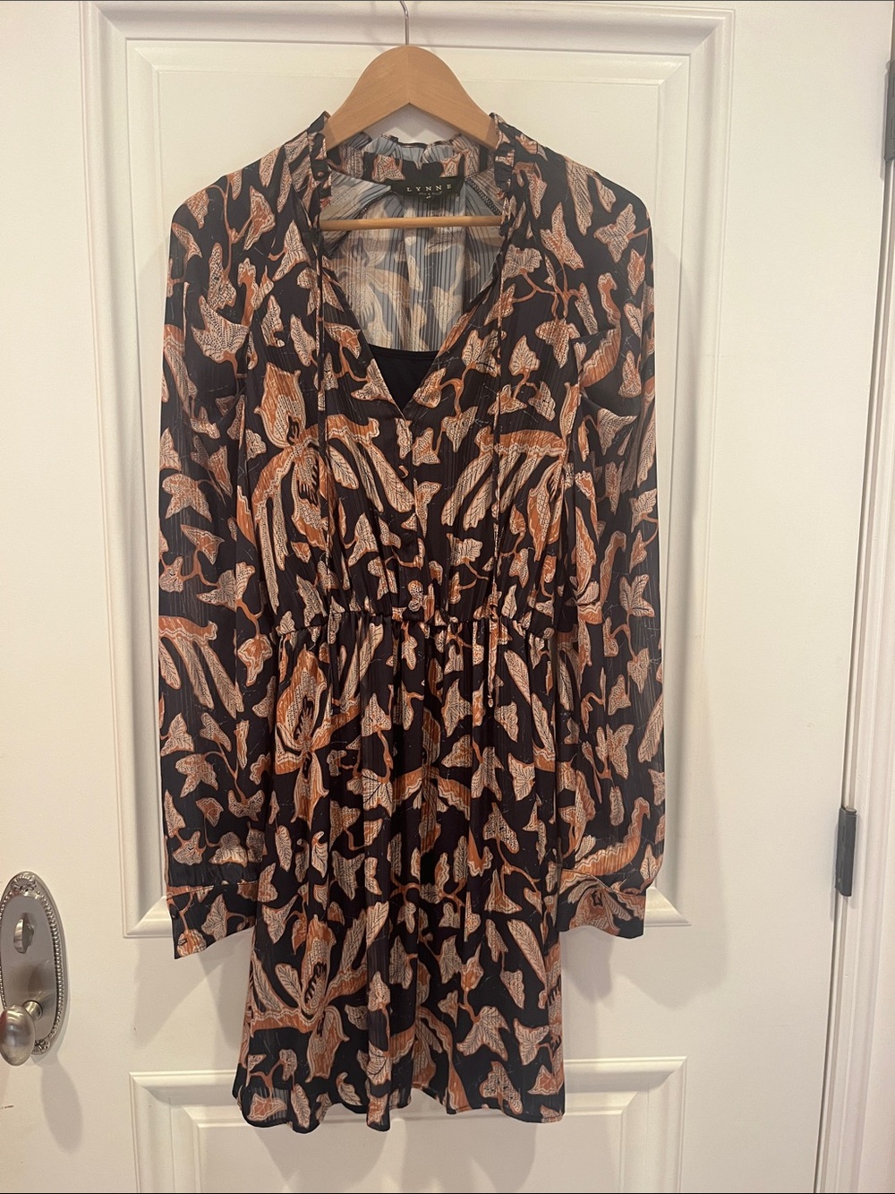 Long Sleeve V-Neck Floral Print Dress in Black and Tan